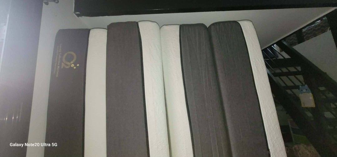 Premium 12-Inch Memory Foam Mattress - Queen Size (Category: Bed Frames & Mattresses) located in Quezon City. Submitted by shinereign (Listing ID 1460757180, Image 3). Description: - Queen size memory foam mattress - 12 inches thick for superior support and comfort - Made with premium air-memory foam - Clean and well-maintained - Ideal for home, Airbnb, dorms, or guest rooms - Pickup available Estimated Price Range: #28,000 - #38,000 This specifi