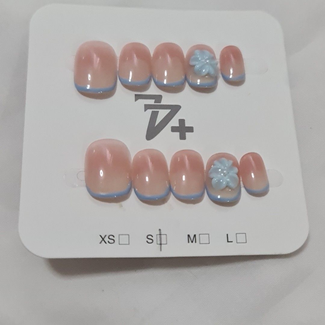 Press on Nails , High quality Fake Nails (Category: Hands & Nails) located in Manila. Submitted by mariapaulam (Listing ID 1460758172, Image 2). Description: all brand new press on Nails size: Small adhesive included 170 each take all 5 pieces for 650.