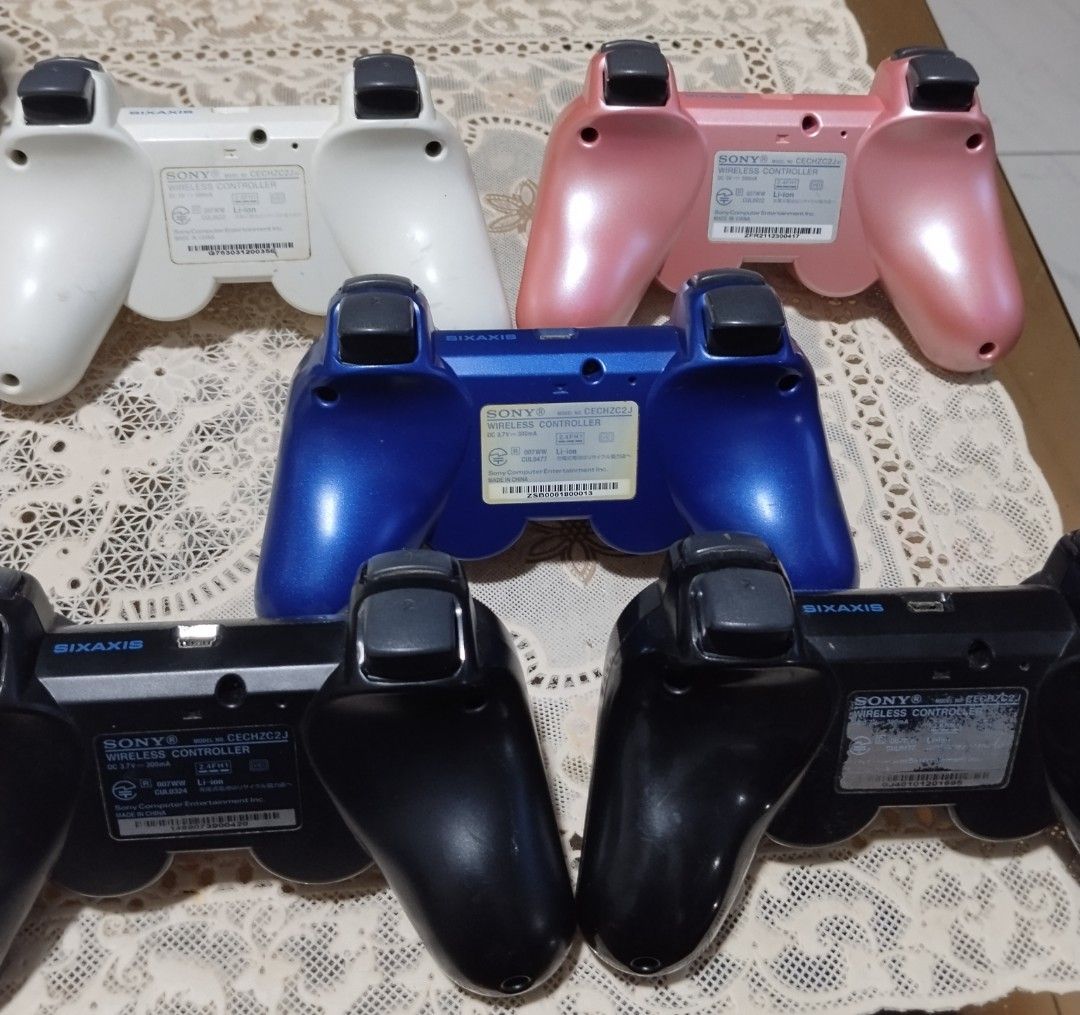 ps3 controler (Category: PlayStation) located in Manila. Submitted by cruzivanpatrick (Listing ID 1460722225, Image 2). Description: ps3 controler all orig bought it in event and bidding 1k each good battery tested button analog all working pm meet up lrt 1 abad santos station tondo manila deliver kayo mag book g cash shipping lbc and jrs only.
