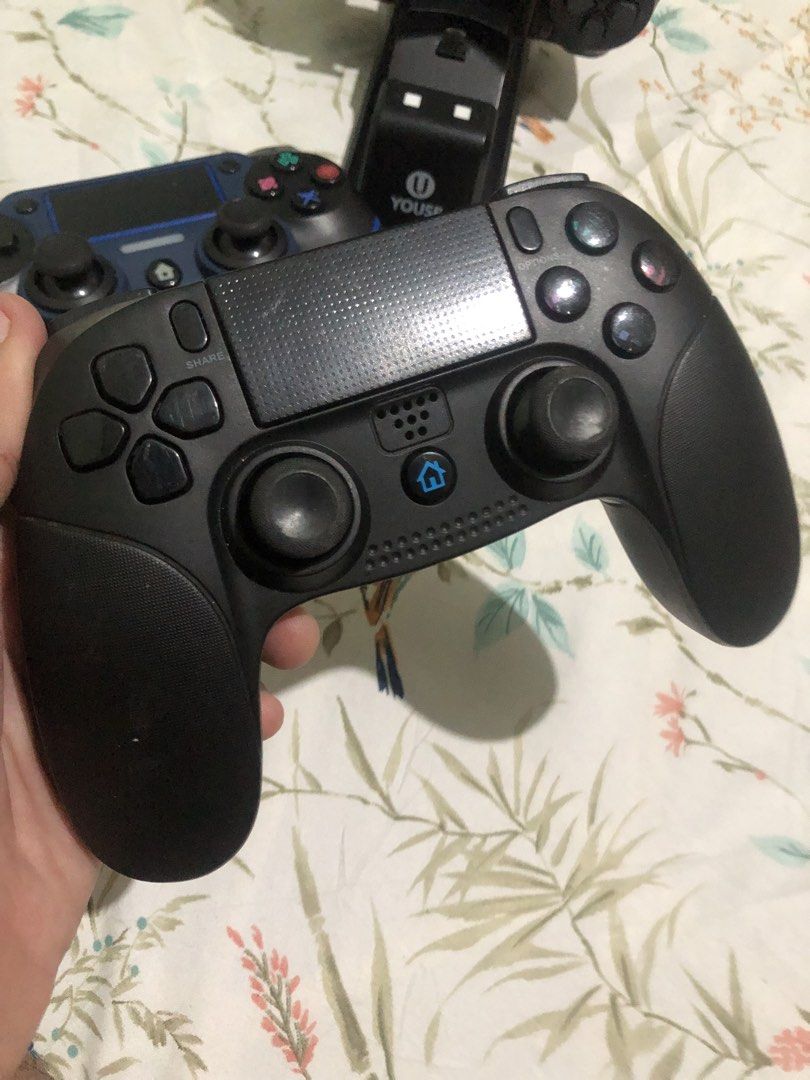 PS4 Controller lot set bundle (Category: Controllers) located in Quezon City. Submitted by markgolveo (Listing ID 1460782870, Image 2). Description: PS4 Controller lot set bundle Read below please Set includes: Youse ps4 controller charging cradle Tested working properly PS4 controller black no power considered as defective PS4 3rd party controllers 2pcs -japan dark blue and black tested working properly good battery life does not fit cradle -Bla