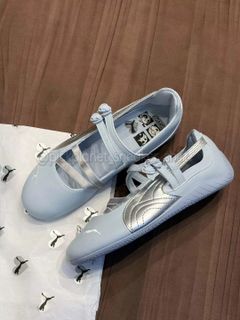 (Category: ) located in . Submitted by pickplanet_sneaker_shirt (Listing ID 1460817519, Image 1). Description: .