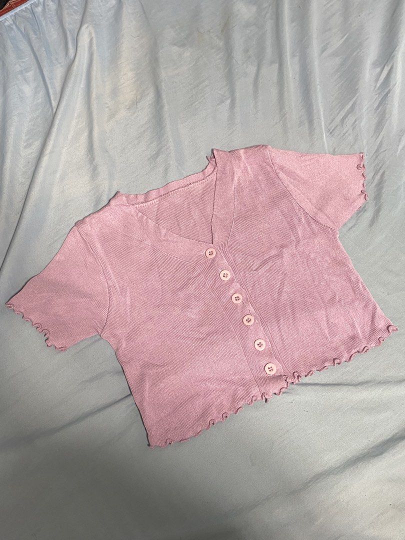 Purple Cropped Top Ruffled Hem (Category: Shirts) located in Las Pinas. Submitted by ma.andrealopez37 (Listing ID 1460748646, Image 2). Description: .