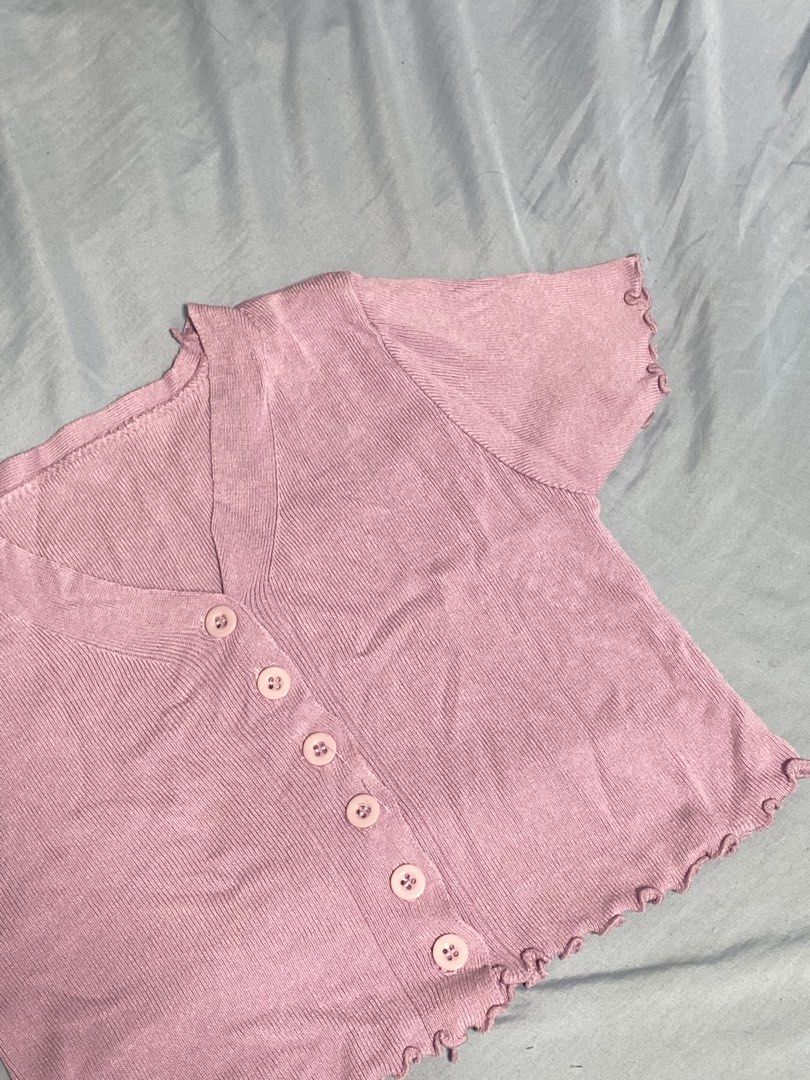 Purple Cropped Top Ruffled Hem (Category: Shirts) located in Las Pinas. Submitted by ma.andrealopez37 (Listing ID 1460748646, Image 1). Description: .