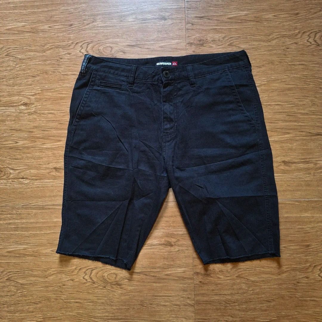 Quiksilver Jorts (Category: Shorts) located in Calatrava. Submitted by freecyclethreads (Listing ID 1460861244, Image 2). Description: Very good condition Size: 32 Mine: 300 + Shipping Fee Courier: J&T MOP: GCASH, GoTyme 📌 Note: Color may vary due to lighting. Payment first only. No cod/cop. .