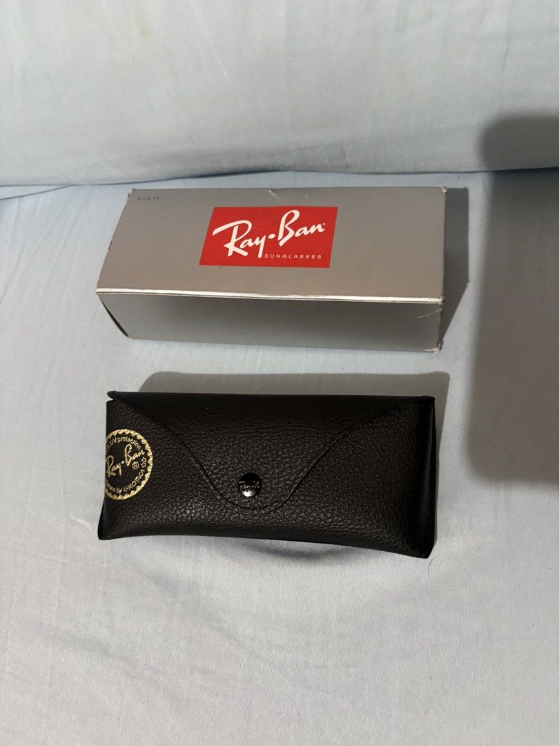 Rayban Aviator (Category: Sunglasses & Eyewear) located in Paranaque City. Submitted by heisam99 (Listing ID 1460751774, Image 1). Description: - Brand: Ray-Ban - Model: Aviator - Features: Polarized lenses - Condition: Great, includes original box, case, and cleaning cloth .