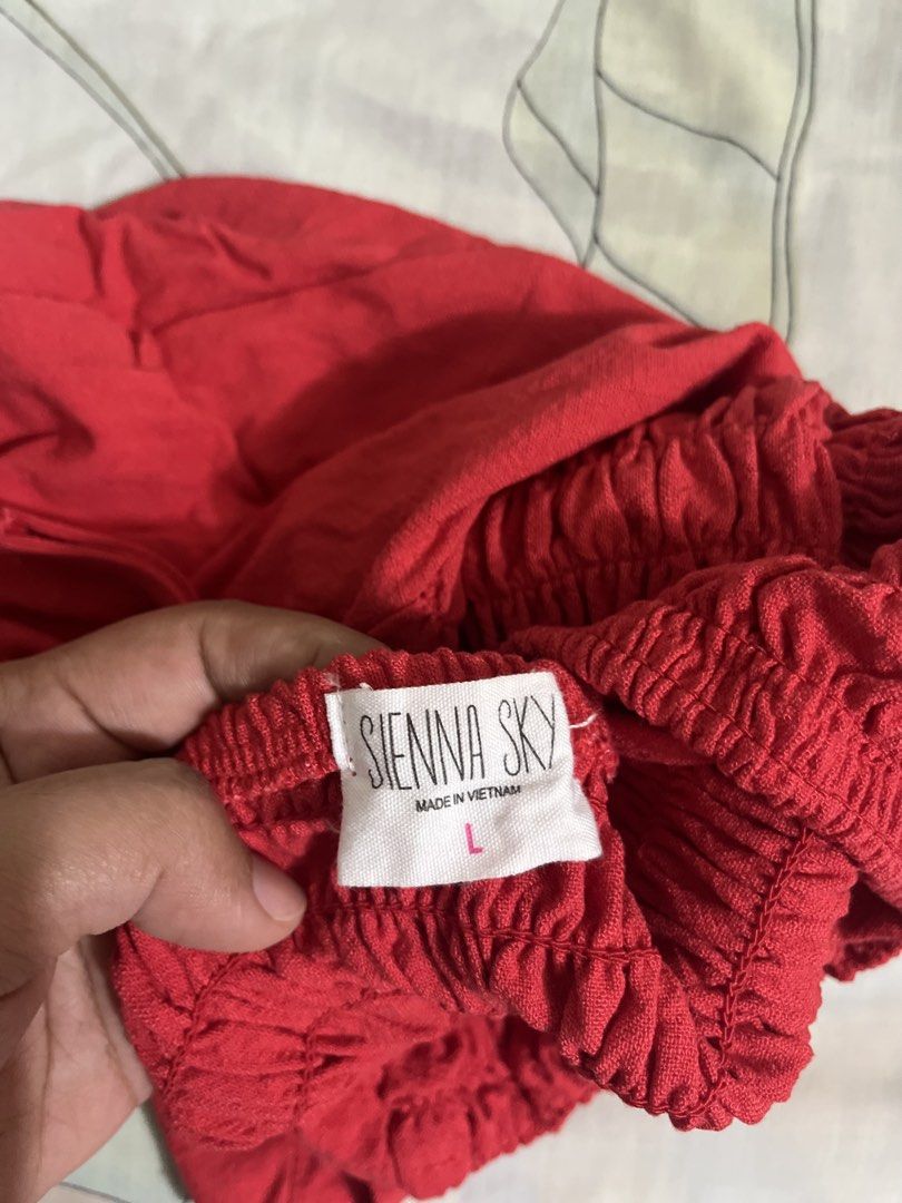 Red Cami Top (Category: Sleeveless) located in Manila. Submitted by dayclutter (Listing ID 1460873104, Image 3). Description: W15” L17” Adjustable straps.