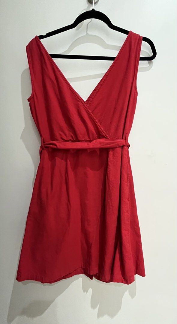 Red Mango V-Neck Button-Up Belted Dress (Category: Dresses) located in Manila. Submitted by Gsale88 (Listing ID 1460854194, Image 2). Description: - Red Mango dress - Size: Medium (M) - V-neckline with button-up front - Sleeveless design - Comes with a matching fabric belt - Versatile: great for casual outings or dressing up - Origin: Made in India.