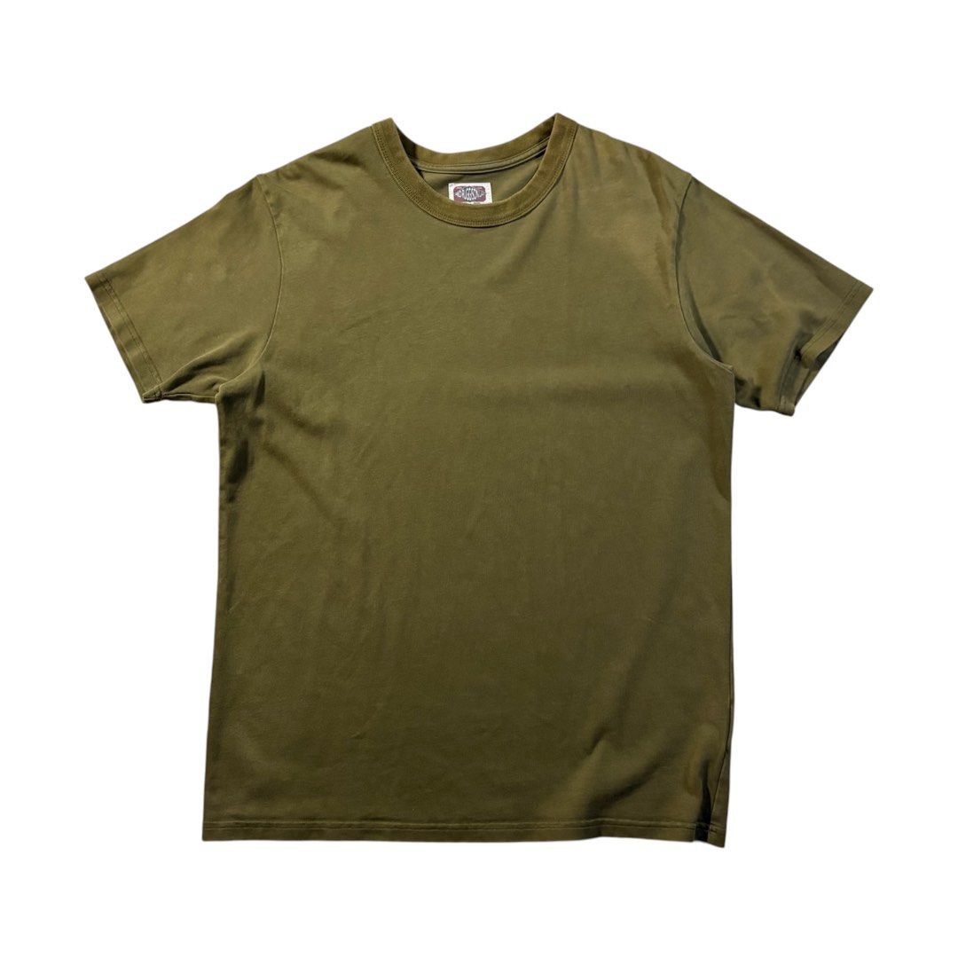 RED RUGGISON HK Basic Plain Crewneck Shirt in Green (Category: Tshirts & Polo Shirts ) located in Manila. Submitted by yama_archive (Listing ID 1460849627, Image 1). Description: RED RUGGISON HK Basic Plain Crewneck Shirt in Green Dimes (inches starting from 0) — - Size on tag: L - Width: 21.5 - Length: 28.5 - Shoulders: 19 - Sleeves: 8 - Fabric: Cotton ₱800 Issues: Bleach stains on right sleeve Condition: 10/10 Color Rate: 8.5/10 *Color might be