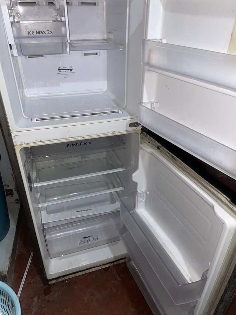REFRIGERATOR FOR SALE! (Category: Refrigerators and Freezers) located in Manila. Submitted by yujinazcz (Listing ID 1460738132, Image 3). Description: Rush Sale: Samsung Digital Inverter Ref (Need Freon Repair) - ₱2500 only! Description: Selling our used Samsung two-door refrigerator for a very low price. CRITICAL ISSUE: ⁠Lumalamig pa pero sira na ang freon.⁠ (Meaning it needs a technician to fix the freon line/leak and recharge the gas. The comp