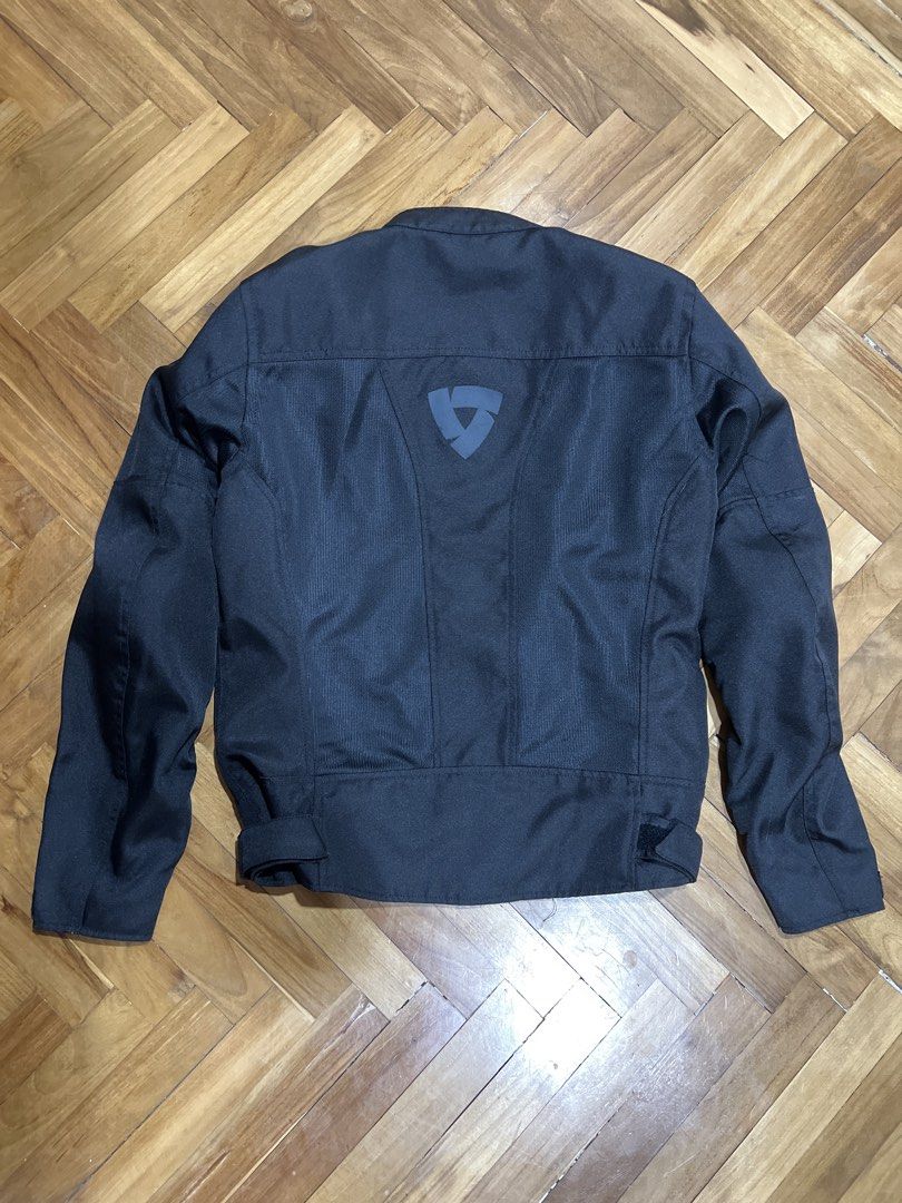 REV'IT! Eclipse Motorcycle Jacket (Category: Coats, Jackets and Outerwear) located in Kuala Lumpur. Submitted by afiqdnn (Listing ID 1460856898, Image 2). Description: - Condition: 9.9/10 💯 (authentic) - Size M (pit: 21 inch, length:25.5 inch) - Black mesh and textile material - Come with Shoulder and elbow padded Class A - Reflective logo on the back - Retail: RM550.