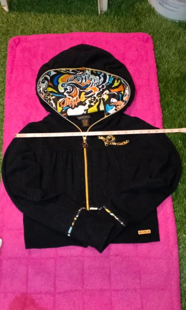 ROCAWEAR Y2K CROP JACKET (Category: Coats, Jackets and Outerwear) located in Manila. Submitted by tripdrift619 (Listing ID 1460779950, Image 2). Description: .