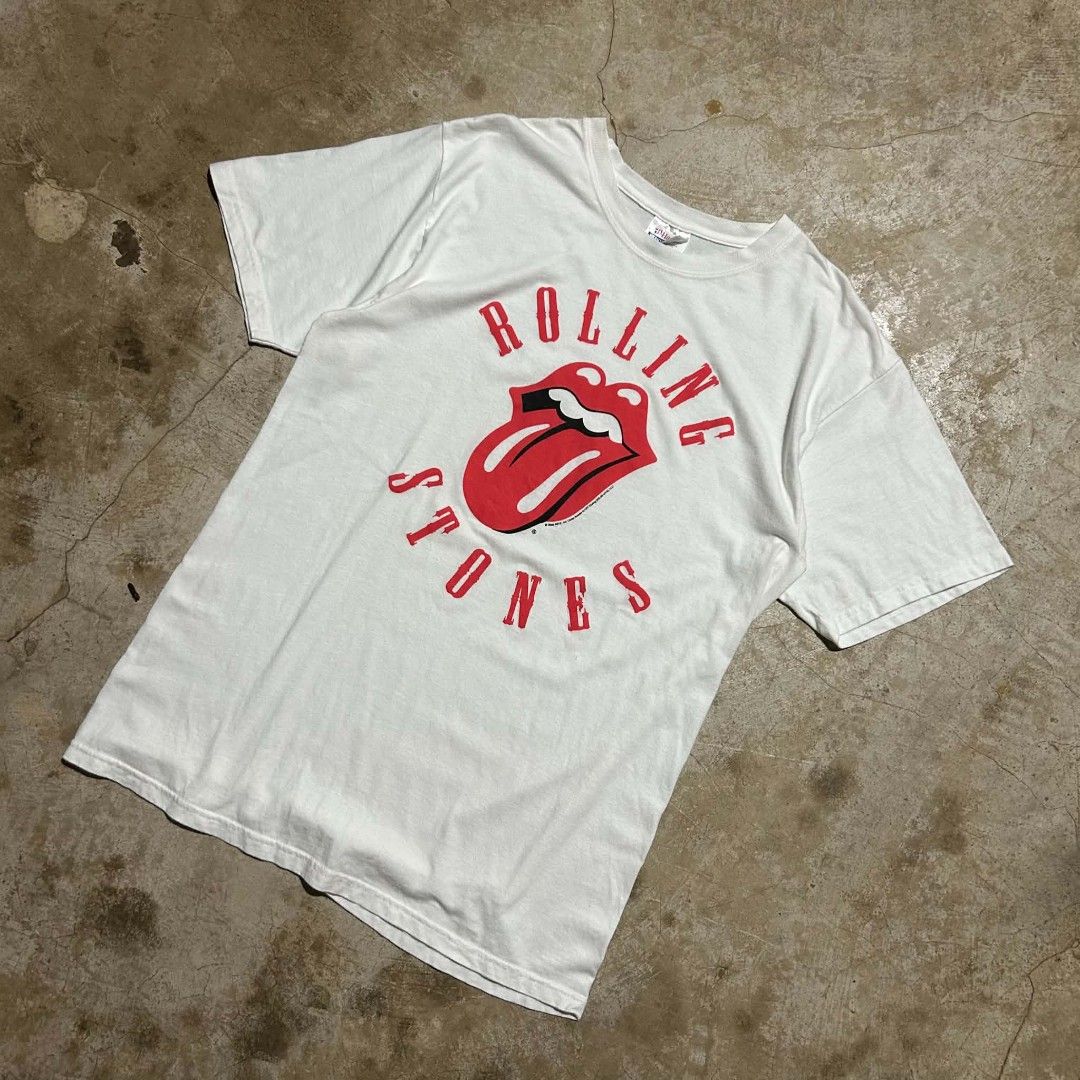 Rolling Stones 2006 Hanes Tags Shirt (Category: Tshirts & Polo Shirts ) located in Manila. Submitted by arvinnn_ (Listing ID 1460904135, Image 2). Description: Rolling Stones Hanes Tag Dated 2006 Size M on tag Width 19 Length 29 Good Condition Color Rate 9/10 No Issue 500+sf Antipolo, Rizal.