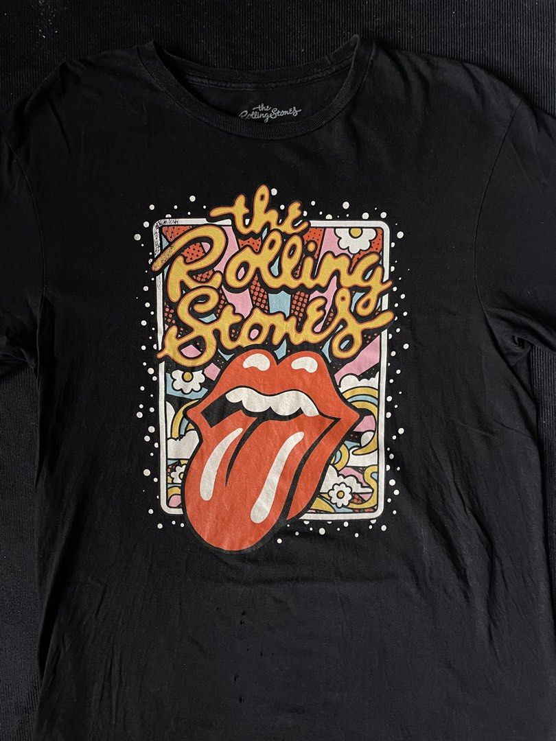 Rolling Stones Tshirt (Category: Tshirts & Polo Shirts ) located in Naga. Submitted by curatedslips (Listing ID 1460884243, Image 2). Description: Rolling Stones Tshirt 19x27.5 issue: signs of usage.