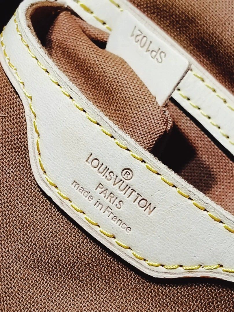 Sale! Louis Vuitton (Category: Shoulder Bags) located in Caloocan City. Submitted by secondhand_shop2 (Listing ID 1460751317, Image 3). Description: Sale❗️Sale❗️Sale❗️ LV LIKE NEW Medium -Large coated canvas & genuine leather trim 📌First to pay!.