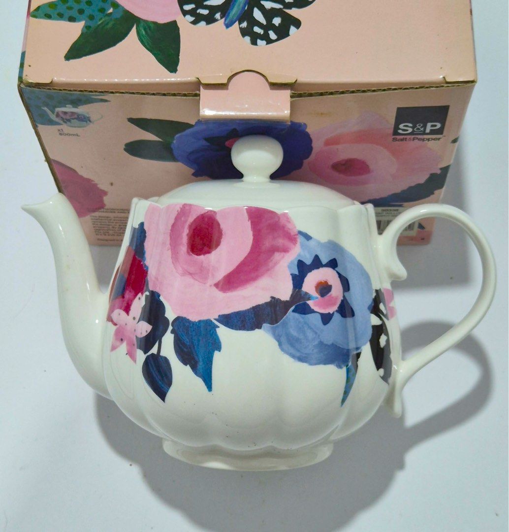 Salt & Pepper Willow Teapot 800ml Floral Butterfly Design (Category: Coffee & Tea Tableware) located in Antipolo. Submitted by shopaho_nique (Listing ID 1460745721, Image 2). Description: - Elegant Willow teapot with a charming floral and butterfly design. - Generous 800ml capacity, perfect for serving multiple cups. - Conveniently dishwasher and microwave safe for easy use and cleaning. - “Brand new, unused. Box has slight discoloration/yellowin
