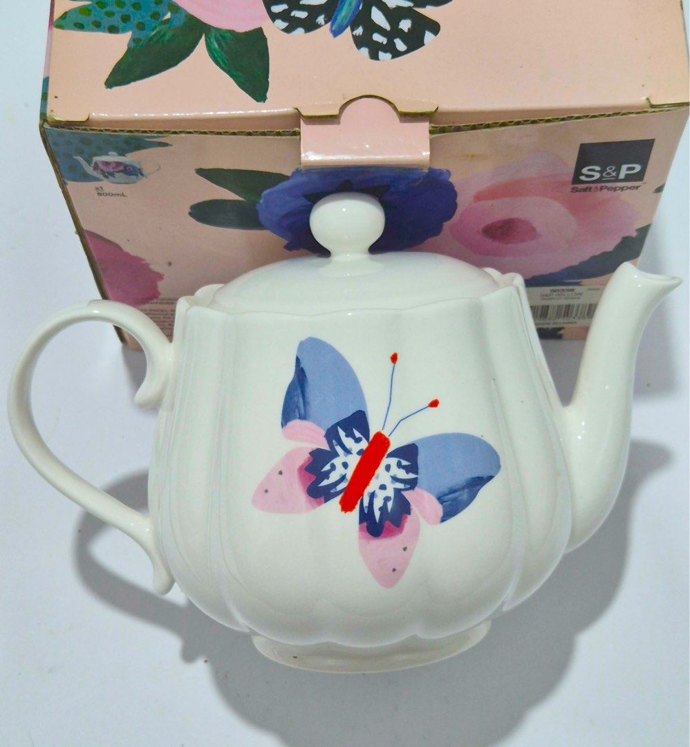 Salt & Pepper Willow Teapot 800ml Floral Butterfly Design (Category: Coffee & Tea Tableware) located in Antipolo. Submitted by shopaho_nique (Listing ID 1460745721, Image 3). Description: - Elegant Willow teapot with a charming floral and butterfly design. - Generous 800ml capacity, perfect for serving multiple cups. - Conveniently dishwasher and microwave safe for easy use and cleaning. - “Brand new, unused. Box has slight discoloration/yellowin
