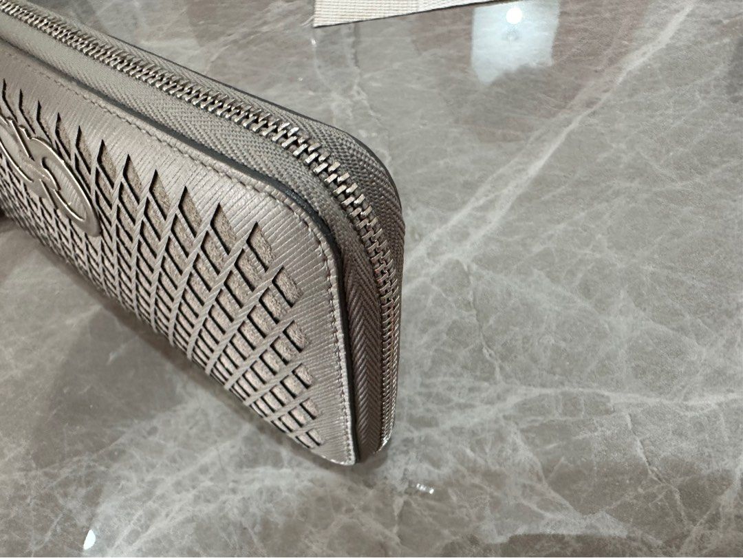 Salvatore Ferragamo Gray Wallet (Category: Luxury Bags & Wallets) located in Manila. Submitted by secondhavenph (Listing ID 1460869783, Image 2). Description: .