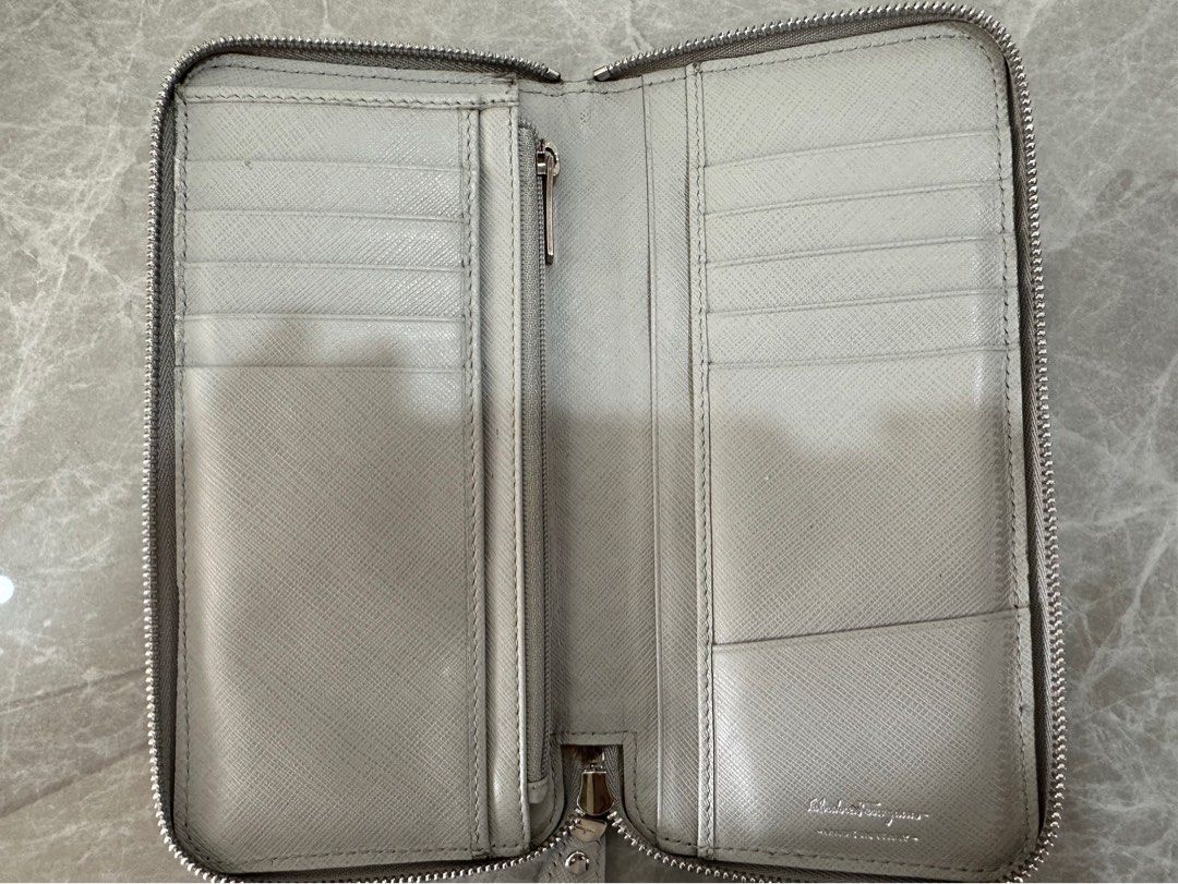 Salvatore Ferragamo Gray Wallet (Category: Luxury Bags & Wallets) located in Manila. Submitted by secondhavenph (Listing ID 1460869783, Image 3). Description: .