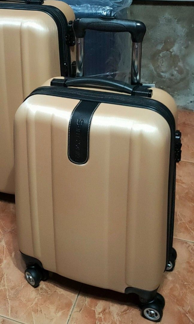 Samsonite luggage (Category: Luggage) located in Manila. Submitted by vtravelite.18 (Listing ID 1460826923, Image 3). Description: Samsonite luggage light weight spinner 3 sizes available small med And large two colors available teal blue and champagne price small 7,990 Medium 8999 large 9990.