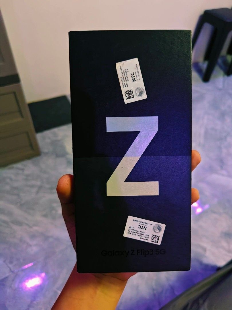 Samsung galaxy flip 3 5g (Category: Samsung) located in Manila. Submitted by yhinyhang (Listing ID 1454537180, Image 1). Description: 12990 Original samsung flip 3 5g 128 storage 8gbram Super bilis snapdragon 888 5g Foldable Dynamic AMOLED 2X, 120Hz, HDR10+, 1200 nits (peak) Gorilla glas victuz complete with original same imei manuals sim ejector unused cable charger maliit fades likod lng not affcted perf Lcd can pass as brandnew and mismo unit 