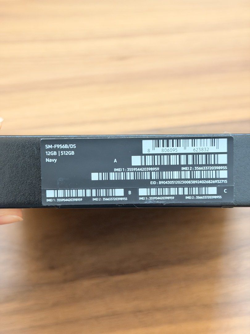 Samsung Galaxy Z Fold6 (Category: Samsung) located in Muntinlupa City. Submitted by rocaforteula (Listing ID 1460782290, Image 2). Description: - Samsung Galaxy Z Fold6 -Bought in Jul 2025 - Color: Navy - Storage: 512GB - Foldable design .