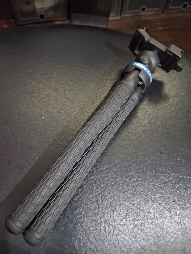 Samurai X-Freestyle Tripod Flexible With Leveling Gauge (Category: Tripods & Monopods) located in Mandaluyong City. Submitted by daddyjpanlilio24 (Listing ID 1460808405, Image 1). Description: P 750 fix price+sf 29cm Height For Camera and cellphones Flexible legs Condition 10/10 Almost new padala hindi nagamit Mandaluyong Shipping/payment Gcash/Maya Jnt payment 1st no cod Lalamove payment upon rider pick up.