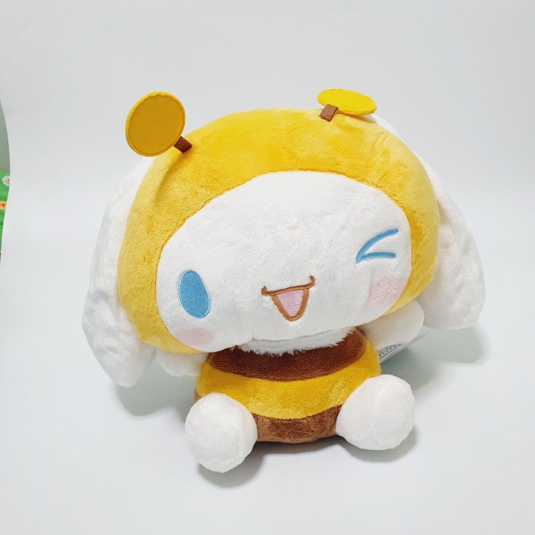 Sanrio Cinnamoroll Bee Winking Jumbo Plush (Category: Plushies & Soft Toys) located in Taytay. Submitted by kyo.mono (Listing ID 1460884758, Image 1). Description: 💟Follow us on IG: kyo.mono for faster replies TikTok: kyo.mono_ for videos and review Brand new with paper tag Auth from Japan Actual photo posted Approx 13".
