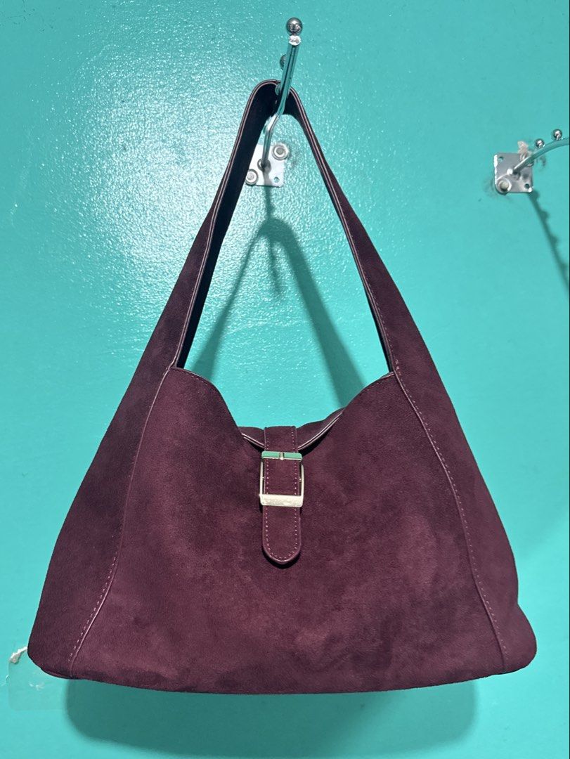 Secosana Alba Medium Suede (Category: Shoulder Bags) located in Calamba. Submitted by ninakyla (Listing ID 1460621282, Image 1). Description: Once used. No issue.