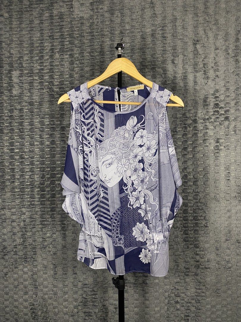 See By Chloe See Through Flowy Silk Top (Category: Shirts) located in Bacolod City. Submitted by treasurehunts.6100 (Listing ID 1460883018, Image 1). Description: See By Chloe See Through Flowy Silk Top Condition - Excellent Color - Multicolor Color rate - 9.8 / 10 No Flaws Size Dimensions : Width - 23 Length - 28 Brands you might find on my profile : ( Cos, Uniqlo, H&M, Zara, Muji, Ralph Lauren, Hugo Boss, Fred Perry, Lacoste, Armani, Oakley, Th