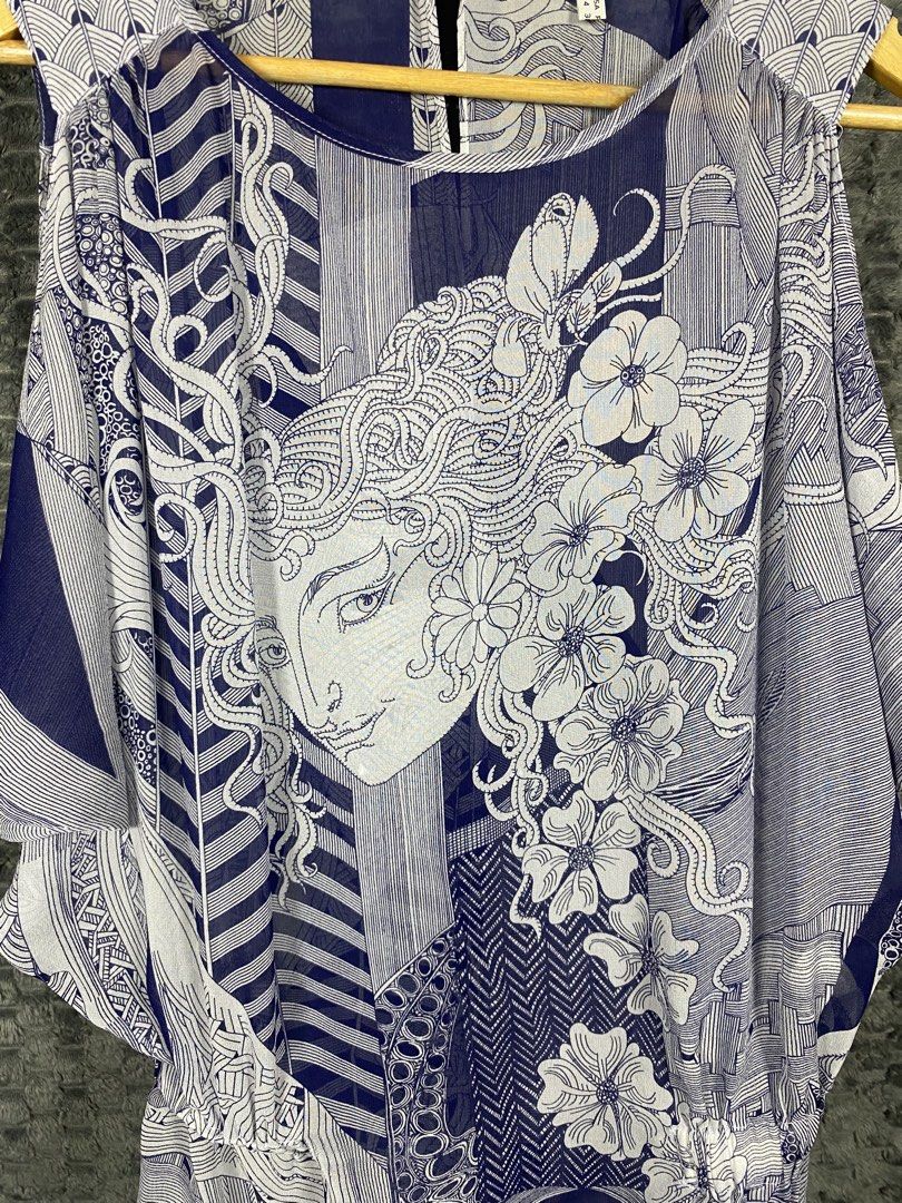 See By Chloe See Through Flowy Silk Top (Category: Shirts) located in Bacolod City. Submitted by treasurehunts.6100 (Listing ID 1460883018, Image 2). Description: See By Chloe See Through Flowy Silk Top Condition - Excellent Color - Multicolor Color rate - 9.8 / 10 No Flaws Size Dimensions : Width - 23 Length - 28 Brands you might find on my profile : ( Cos, Uniqlo, H&M, Zara, Muji, Ralph Lauren, Hugo Boss, Fred Perry, Lacoste, Armani, Oakley, Th