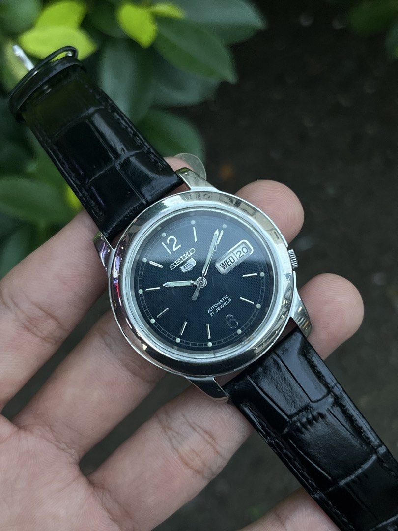 Seiko 5 SNK801 “Green Snake” (Category: Men's Watches) located in Manila. Submitted by malungkotnaa-55542 (Listing ID 1460722334, Image 2). Description: Seiko 5 SNK801 “Green Snake” •Case Size : 38mm •Brand New Leather Strap •Movement : Automatic 🏷️₱2,800 📍Manila 📌Inclusion : Seiko Box and Paper Bag, 2 Months Service Warranty We do lalamove or Ibc Cash / Gcash / Bank transfer Disclaimerd: This is a genuine pre-owned timepiece. Please understan