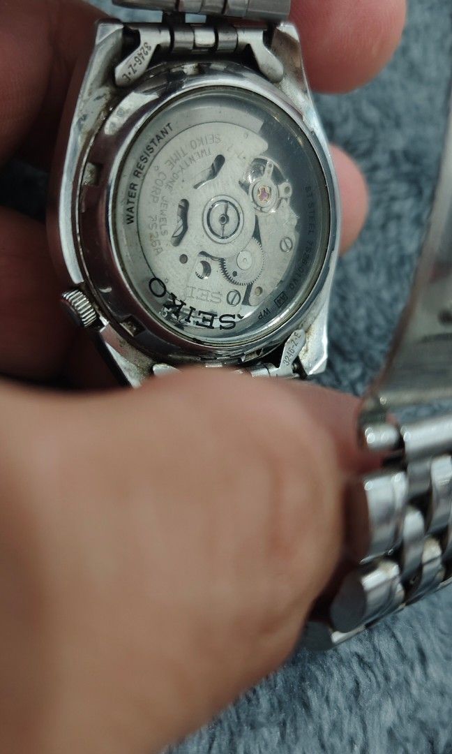 Seiko 5 Speed Racer SNK369 (Category: Men's Watches) located in Cebu City. Submitted by aceoftime (Listing ID 1460900023, Image 3). Description: In good working condition Model: SNK369 Caliber 7s26 automatic movt with day -date display Open/Exhibition caseback Watch only Our Guarantee: 💯 Authentic All watches are checked by our experienced technician to ensure good functionality Please manage your expectations since these are preloved watches so