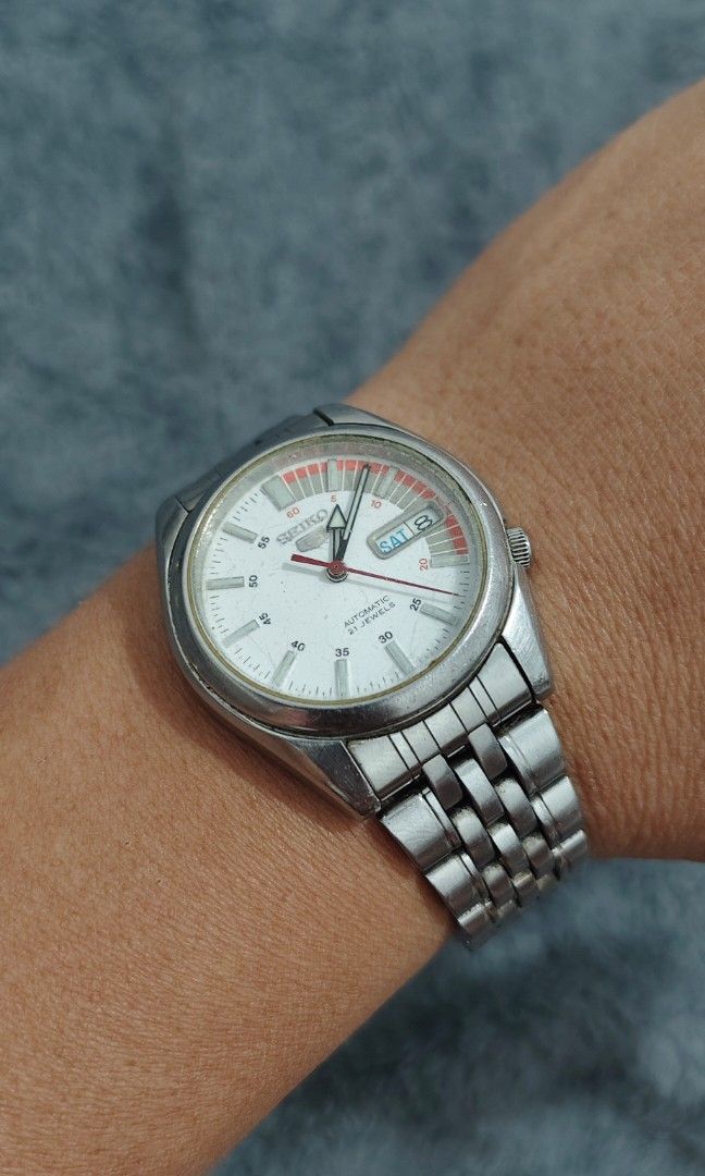 Seiko 5 Speed Racer SNK369 (Category: Men's Watches) located in Cebu City. Submitted by aceoftime (Listing ID 1460900023, Image 2). Description: In good working condition Model: SNK369 Caliber 7s26 automatic movt with day -date display Open/Exhibition caseback Watch only Our Guarantee: 💯 Authentic All watches are checked by our experienced technician to ensure good functionality Please manage your expectations since these are preloved watches so