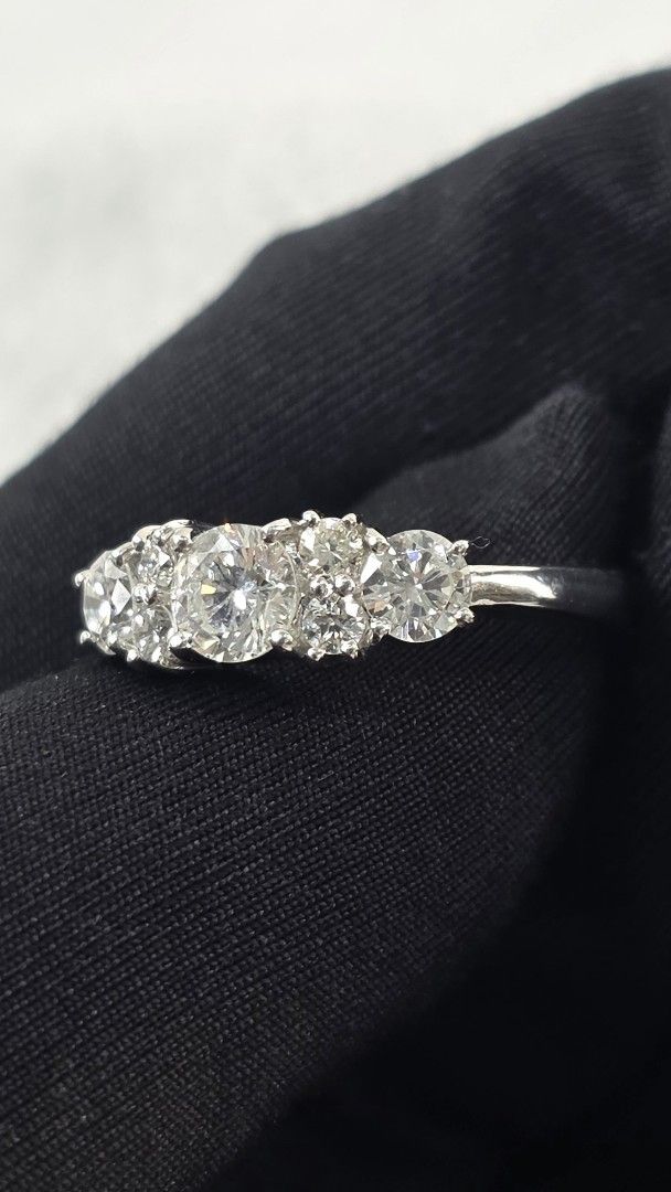 Seiko Eternity Mix Diamond Ring Pt900 (Category: Rings) located in San Fernando. Submitted by bagproject (Listing ID 1460907546, Image 3). Description: RING - SEIKO Eternity Mix Dia Pt900, 5.20g D1.00ct Size 6.5 Php65,000.