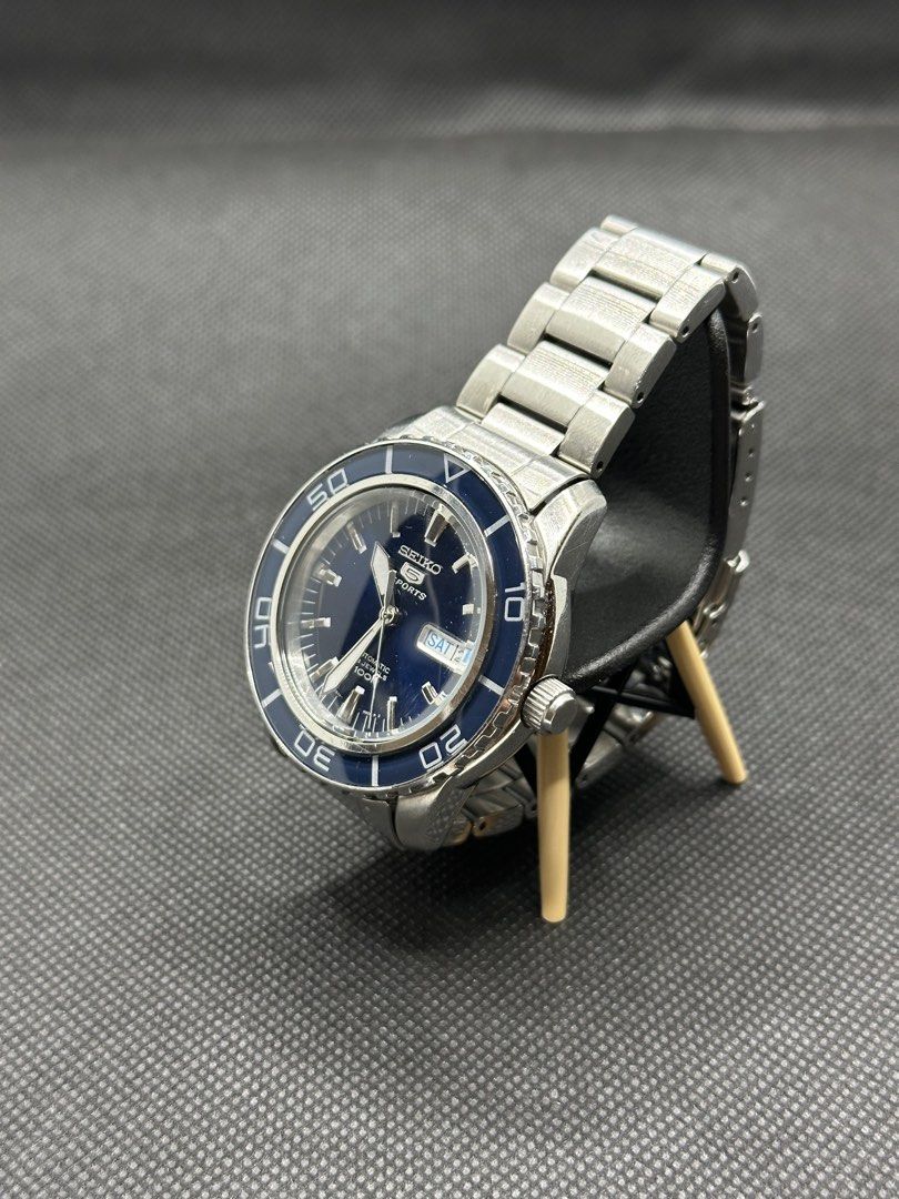Seiko SNZH53 Blue (Category: Men's Watches) located in Manila. Submitted by iispaolo (Listing ID 1460769949, Image 2). Description: FOR SALE ONLY 6300 PHP Negotiable Seiko 5 Sports SNZH53 - Blue - No Aftermarket Parts, all Original - 9/10 Condition - 10/10 Function - With Original Seiko Box - 7S36 Automatic Movement - 42MM Case Size - 14 MM Case Thickness Location: Pasig / Mandaluyong Area Open for Shipping via lalamove or Grab kayo magbobook I h