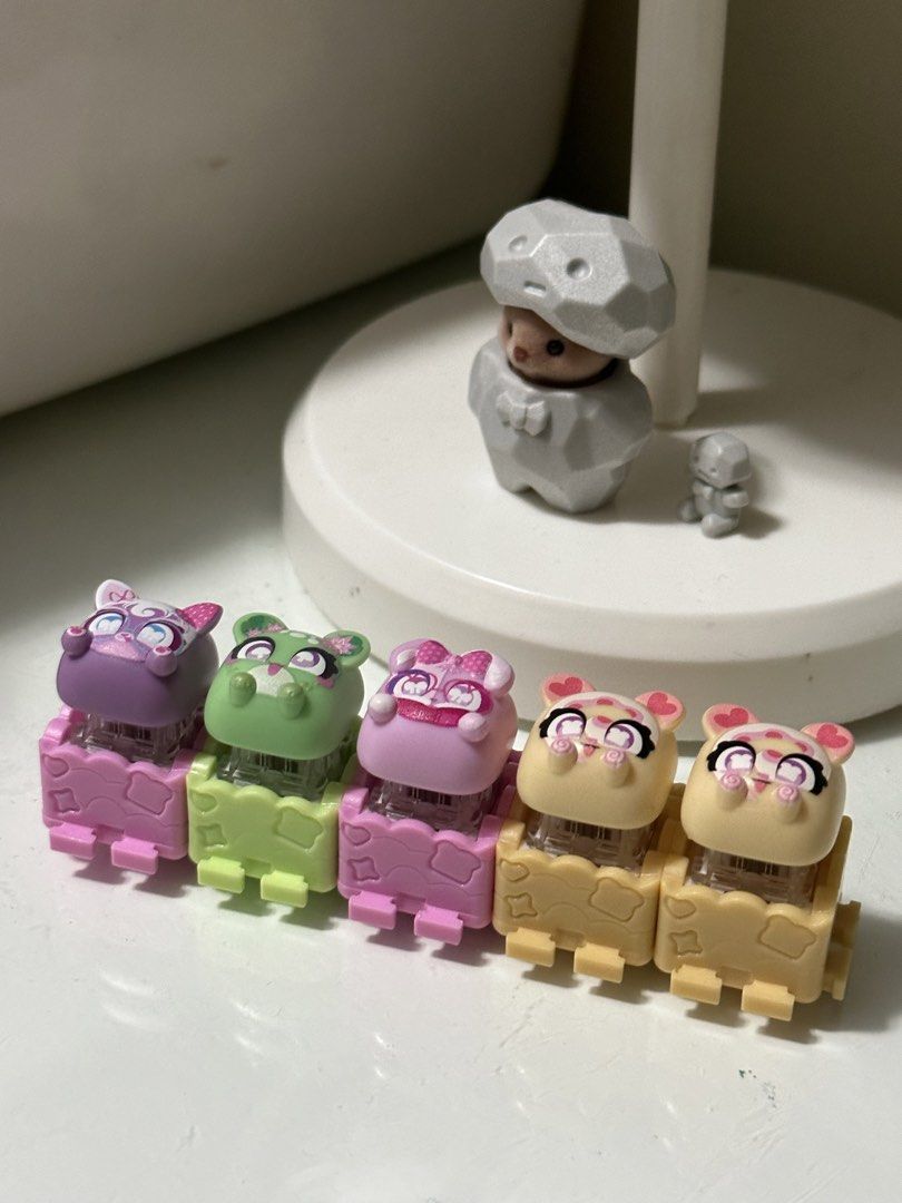 Series 3 Clickeez (Category: Designer & Blind Box Toys) located in Santa Rosa. Submitted by ainteli (Listing ID 1460821125, Image 1). Description: - must get pink life with frog or baked goodies - 80 each only! ONLY FROG AVAIL .