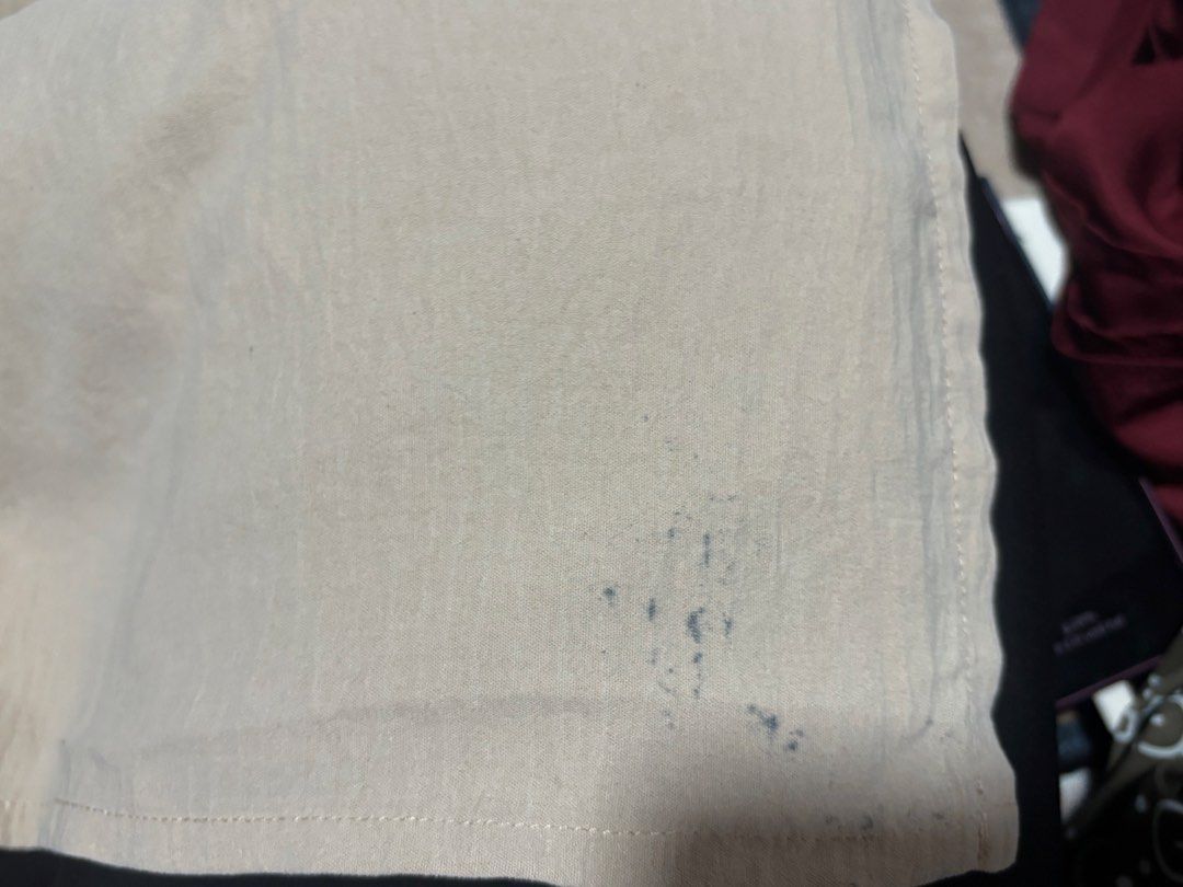 Set (Category: Shirts) located in Singapore. Submitted by johnny1904 (Listing ID 1460788828, Image 3). Description: abit of stain , L - XXL CAN FIT .