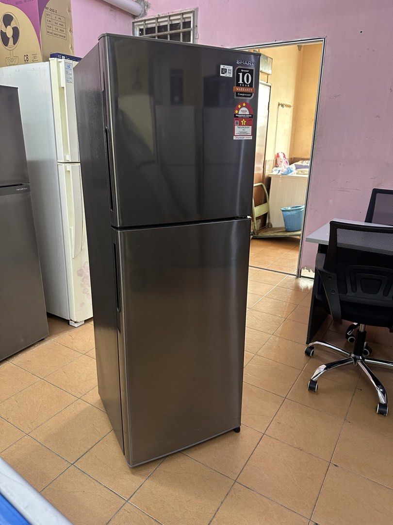 Sharp fridge (Category: Refrigerators & Freezers) located in Kajang. Submitted by shahabkhan (Listing ID 1460843748, Image 1). Description: 3 month’s warranty Delivery 🚚 available Condition 👍 good.