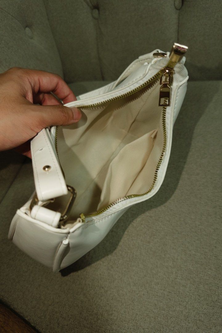 Shein Bag (Category: Shoulder Bags) located in Makati City. Submitted by ray_sells (Listing ID 1460787562, Image 3). Description: Second Hand Item (Personal Wardrobe) - What you see is what you get. - Used but not in a bad condition. - Reason for selling: Decluttering. .