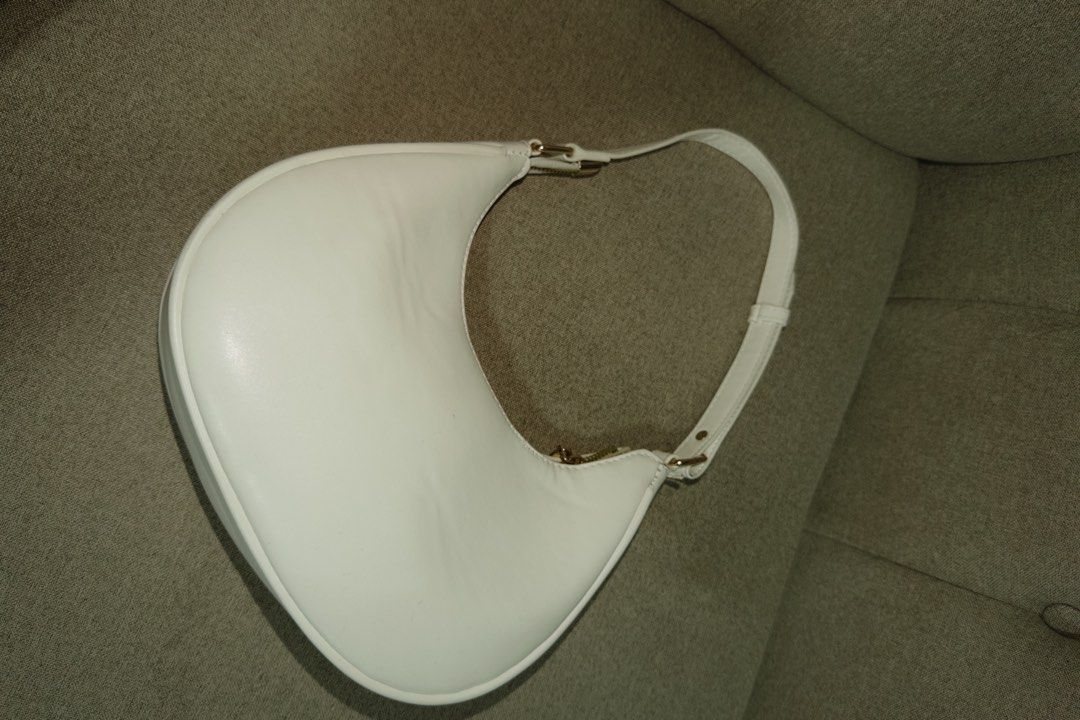 Shein Bag (Category: Shoulder Bags) located in Makati City. Submitted by ray_sells (Listing ID 1460787562, Image 1). Description: Second Hand Item (Personal Wardrobe) - What you see is what you get. - Used but not in a bad condition. - Reason for selling: Decluttering. .