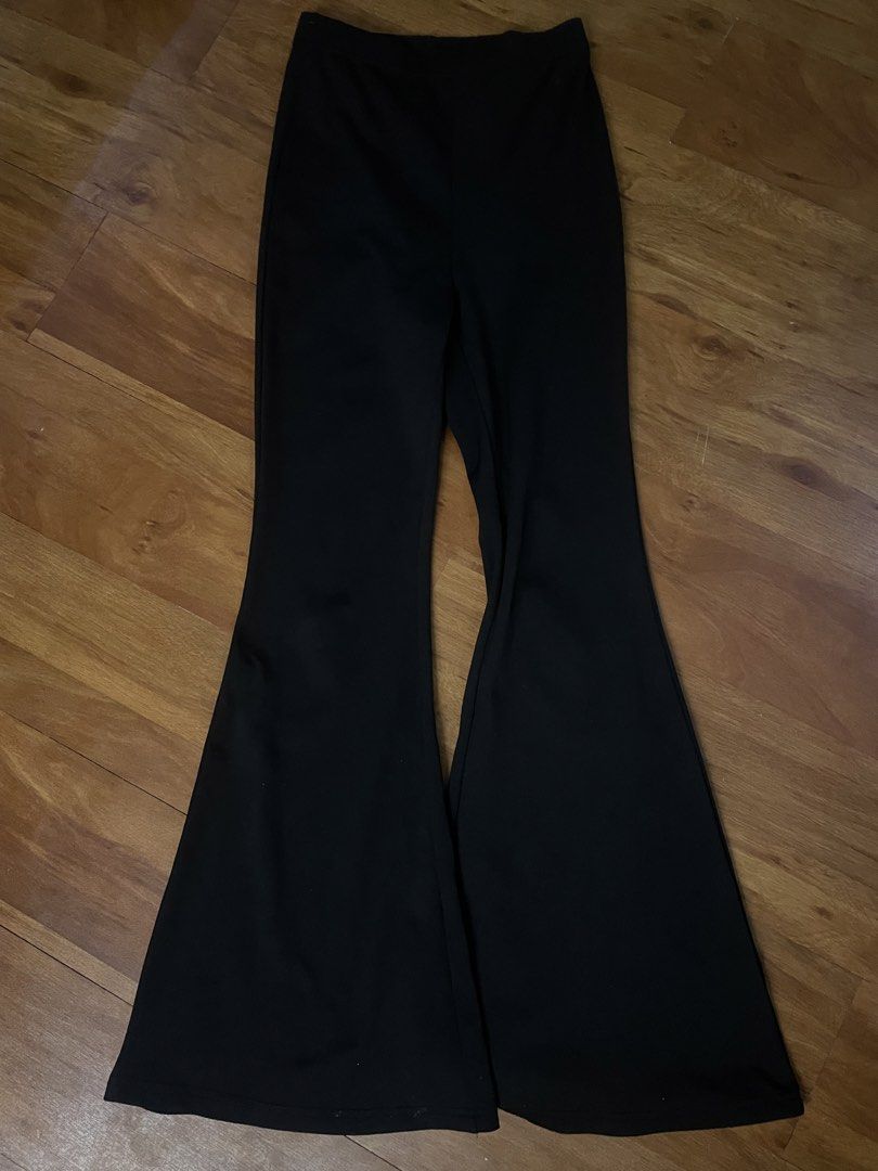 Shein Black Flared Pants (Category: Jeans) located in Bacoor. Submitted by kate608_ (Listing ID 1460856632, Image 1). Description: .