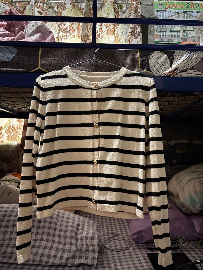 Shein cardigan (Category: Longsleeves) located in Manila. Submitted by dollyshousecollection (Listing ID 1460780372, Image 1). Description: shein brand size small never been used.