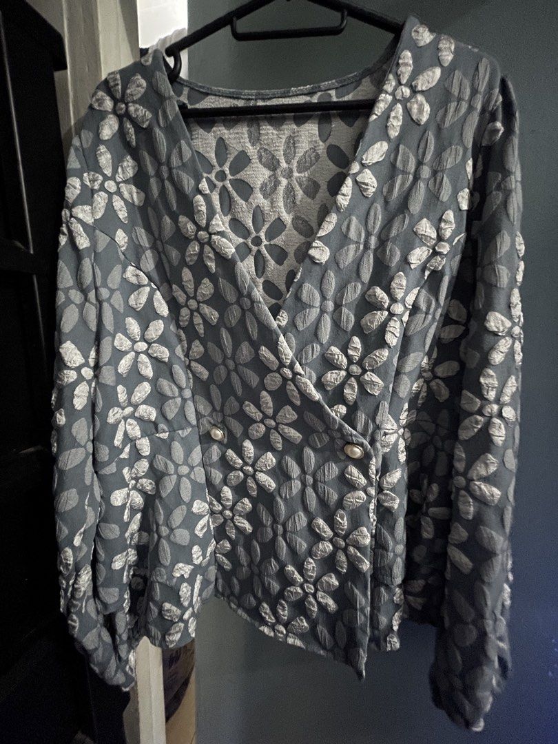 SHEIN CURVE Jacquard Floral Top only (Category: Blouses) located in Quezon City. Submitted by ladydianne8 (Listing ID 1460822828, Image 2). Description: - Blue jacquard woven fabric - Beautiful floral pattern - Flattering V-neckline - Long sleeves, wrap - Chic double-breasted button detail - Textured fabric for a premium feel - Perfect for dressing up or down - 2XL - Measurements available in photos - Note *pleated white skirt not included*.