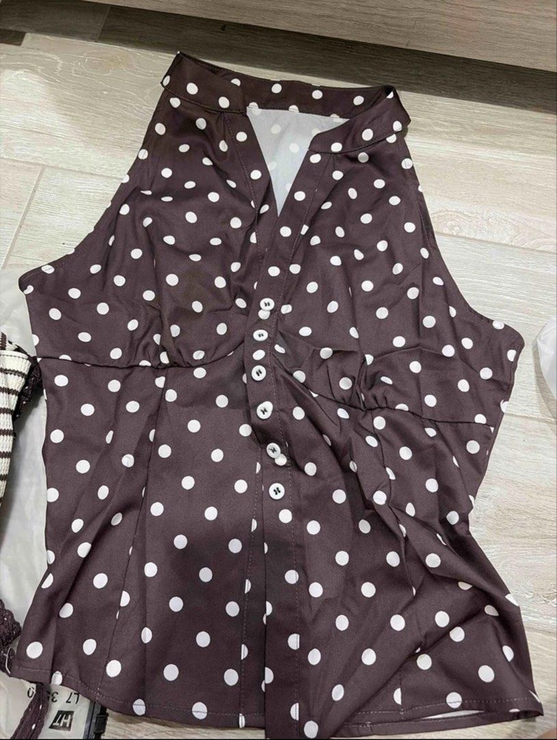SHEIN HALTER POLKA TOP (Category: Sleeveless) located in Manila. Submitted by jhayyy. (Listing ID 1460916274, Image 1). Description: Xs.