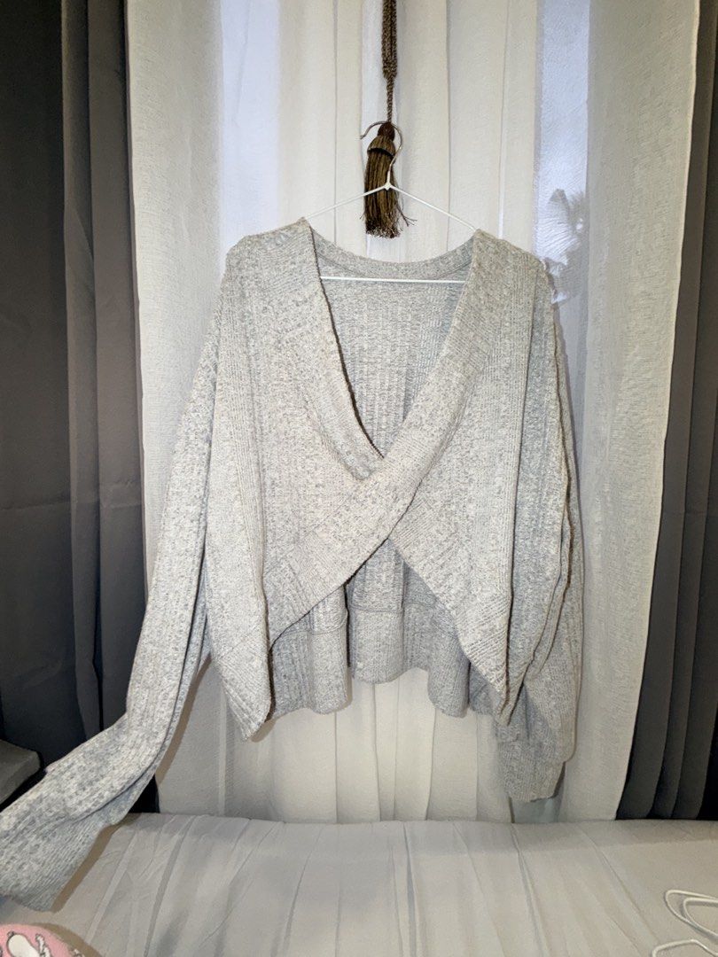 Shein x back sweater (Category: Longsleeves) located in Las Pinas. Submitted by felicianoh40332 (Listing ID 1460812538, Image 1). Description: .