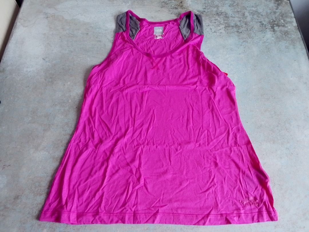 Shirt sleeveless US The North Face (Category: Activewear) located in Los Banos. Submitted by mania-62906 (Listing ID 1460792425, Image 1). Description: Authentic. US Medium. Light pink. Lightly used. Very good condition..