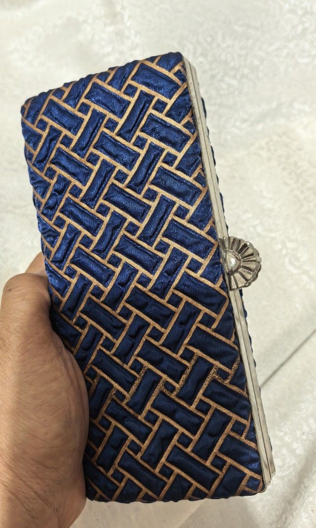 Shisheido clutch bag (Category: Clutches) located in Tuguegarao City. Submitted by zenphoenix-7ad615 (Listing ID 1460854621, Image 1). Description: Shisheido clutch bag.