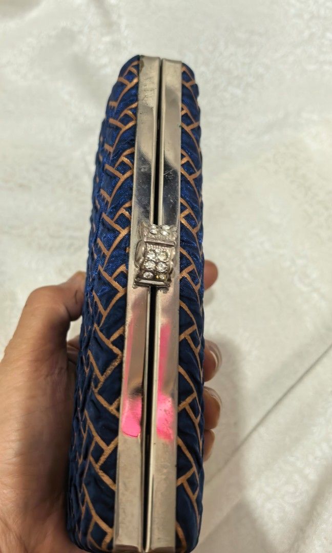 Shisheido clutch bag (Category: Clutches) located in Tuguegarao City. Submitted by zenphoenix-7ad615 (Listing ID 1460854621, Image 3). Description: Shisheido clutch bag.