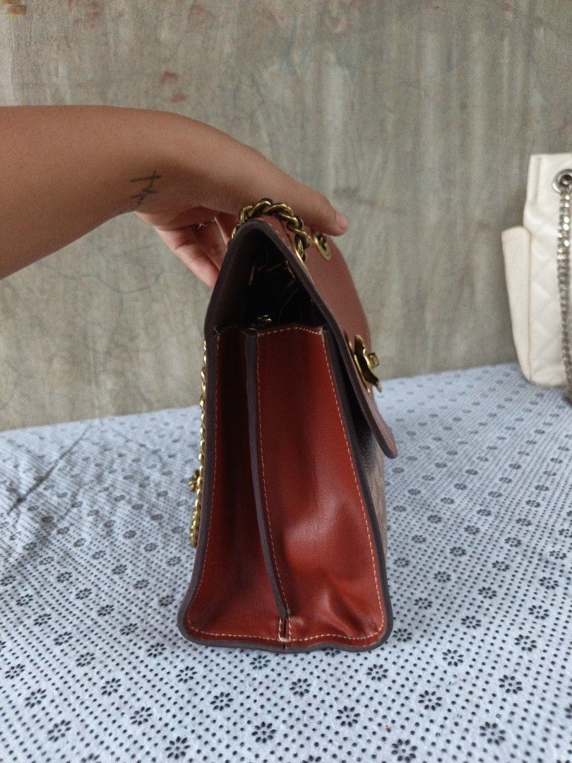 Shoulder bag (Category: Shoulder Bags) located in Manila. Submitted by ukay-ukaybylyn (Listing ID 1460717013, Image 3). Description: good condition💯 kasya long wallet.