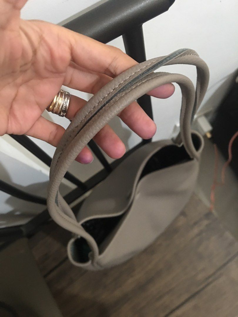 Shoulder bag with long strap (Category: Shoulder Bags) located in Morong. Submitted by vastcat.b247ee680 (Listing ID 1460876486, Image 2). Description: Item is preloved Good as new condition No issues No brand Ykk zipper.